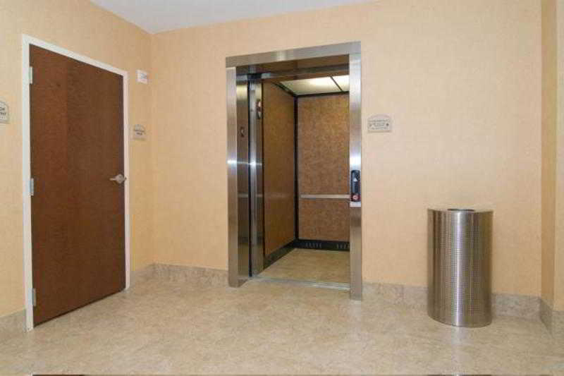 Best Western Bastrop Pines Inn Экстерьер фото