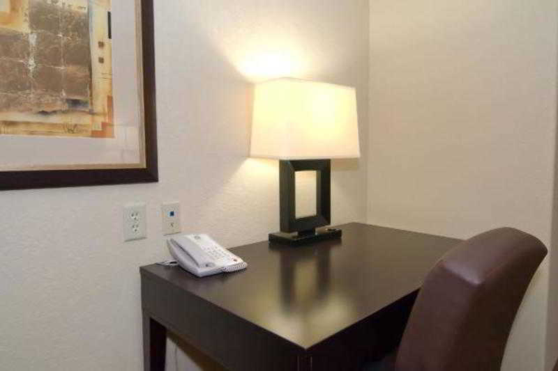 Best Western Bastrop Pines Inn Экстерьер фото