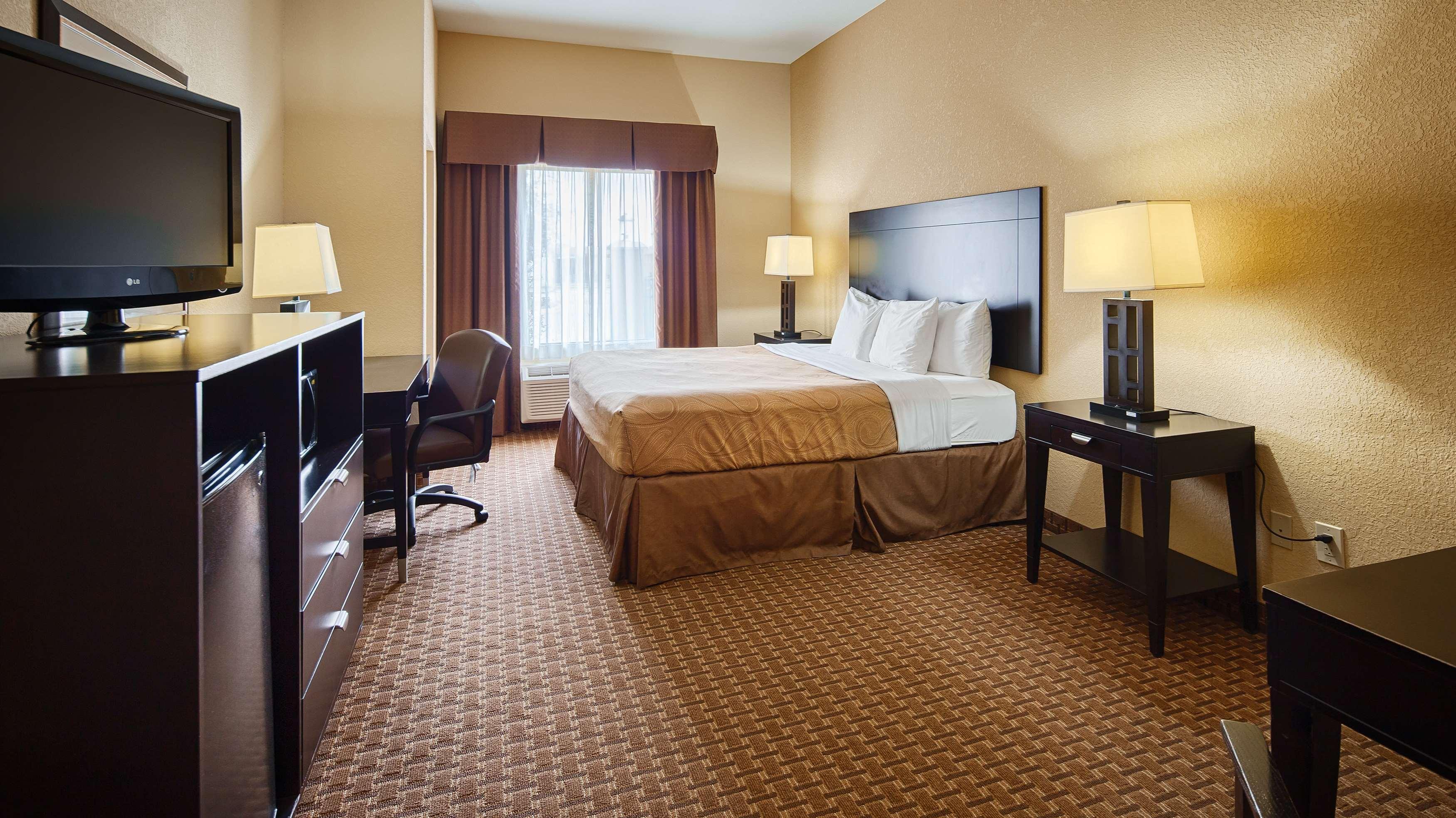Best Western Bastrop Pines Inn Экстерьер фото