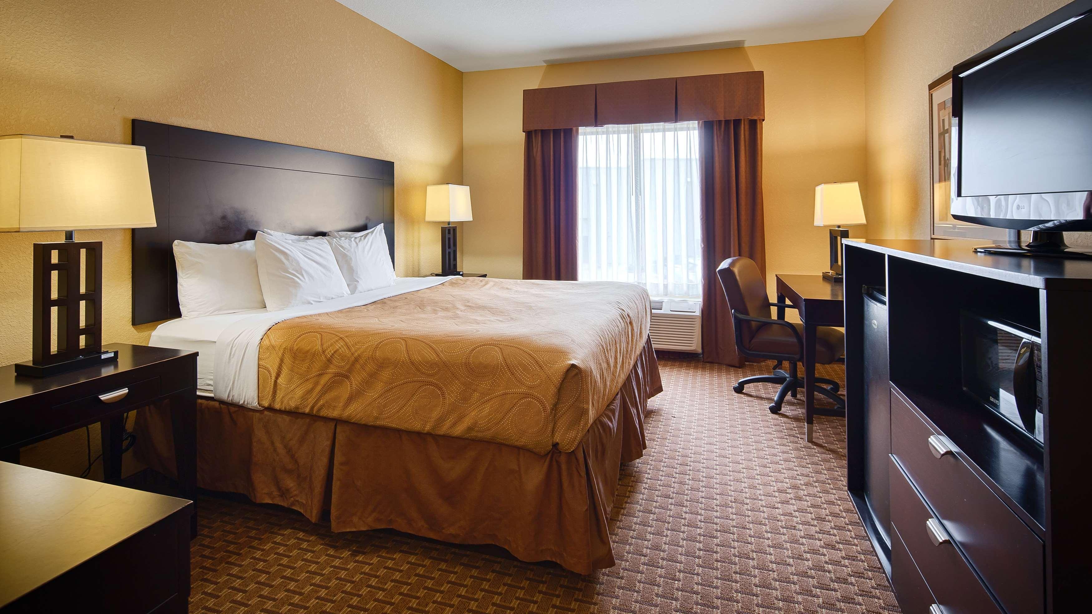 Best Western Bastrop Pines Inn Экстерьер фото