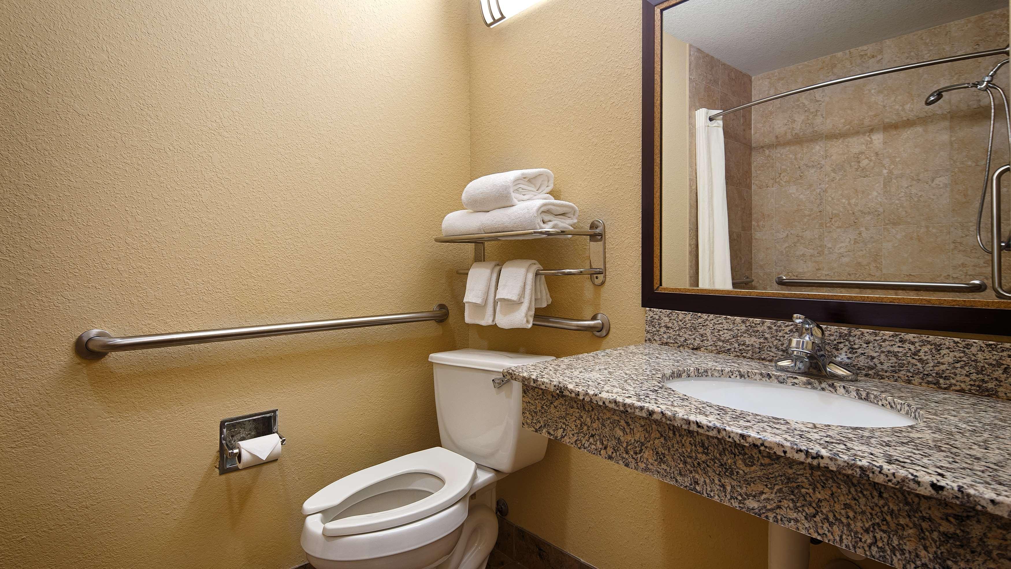 Best Western Bastrop Pines Inn Экстерьер фото