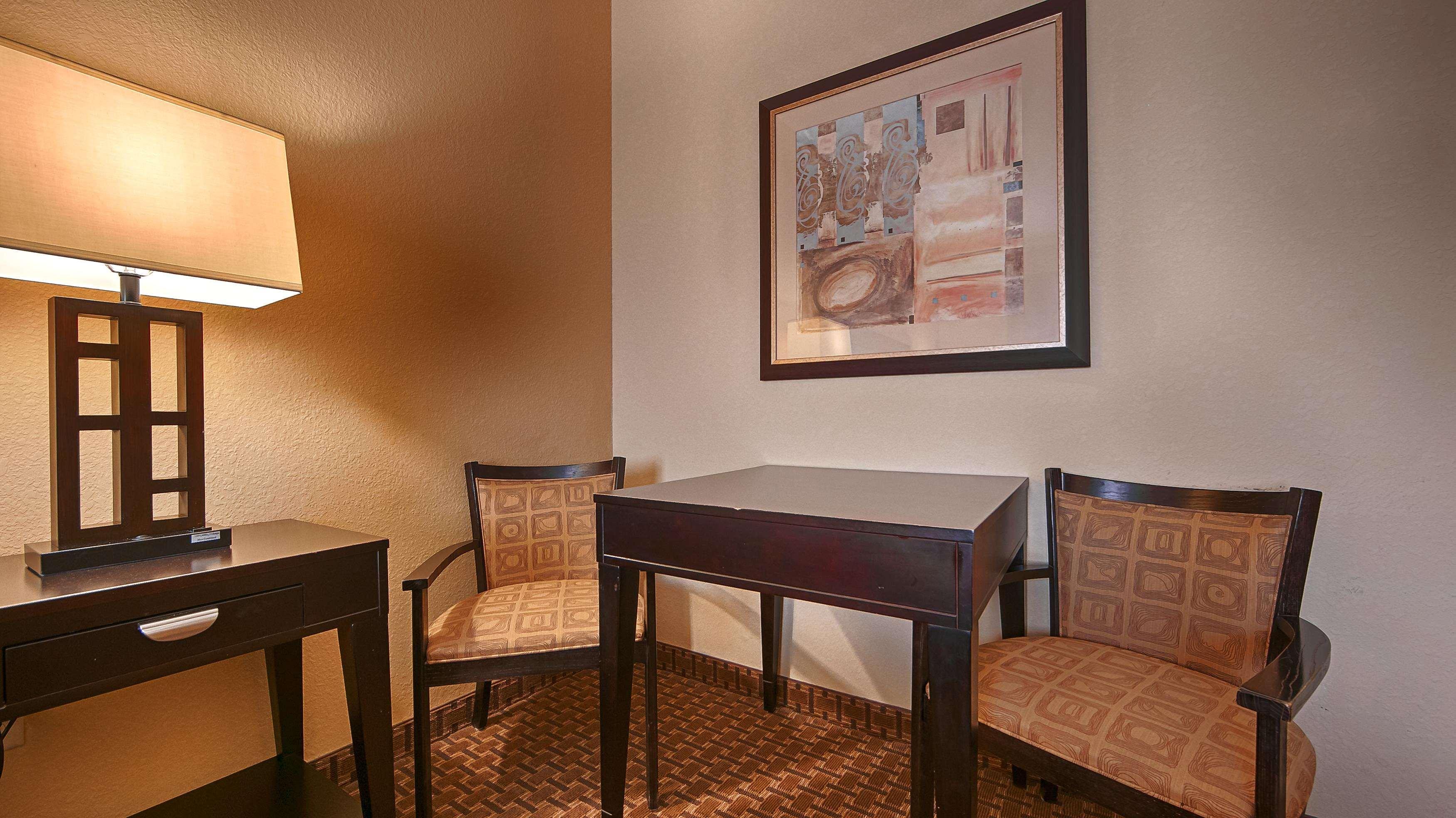 Best Western Bastrop Pines Inn Экстерьер фото