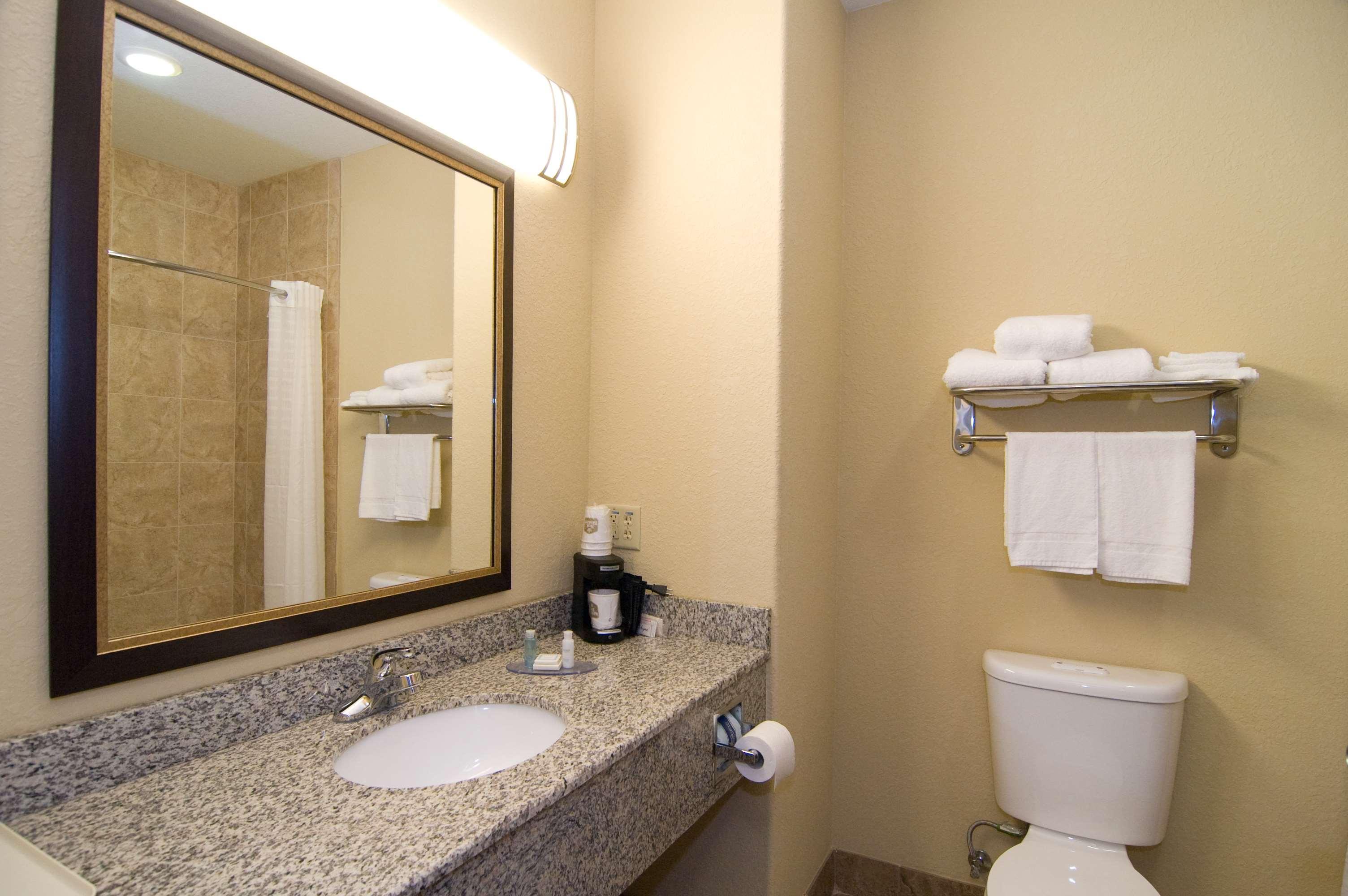 Best Western Bastrop Pines Inn Номер фото