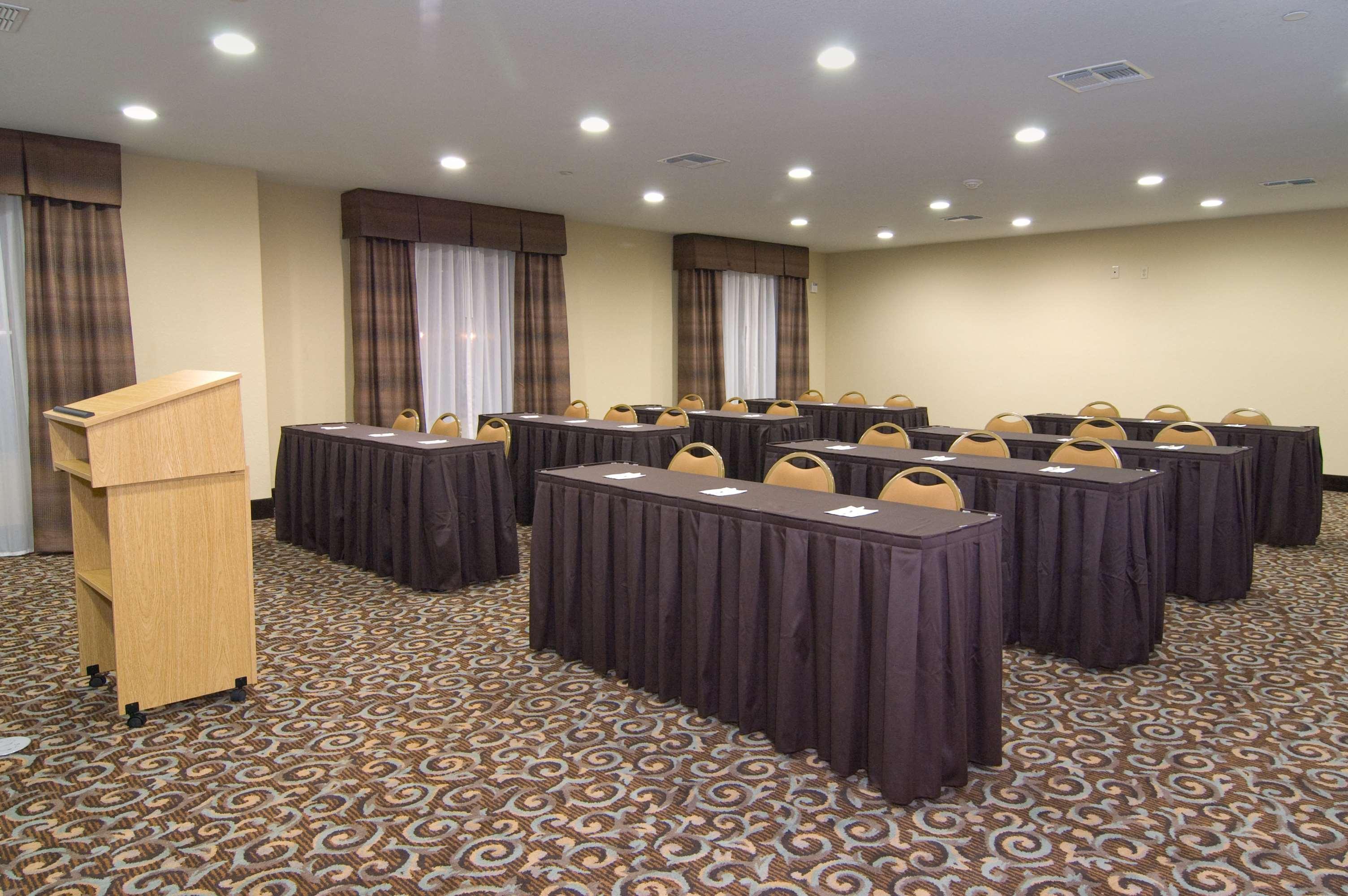 Best Western Bastrop Pines Inn Экстерьер фото