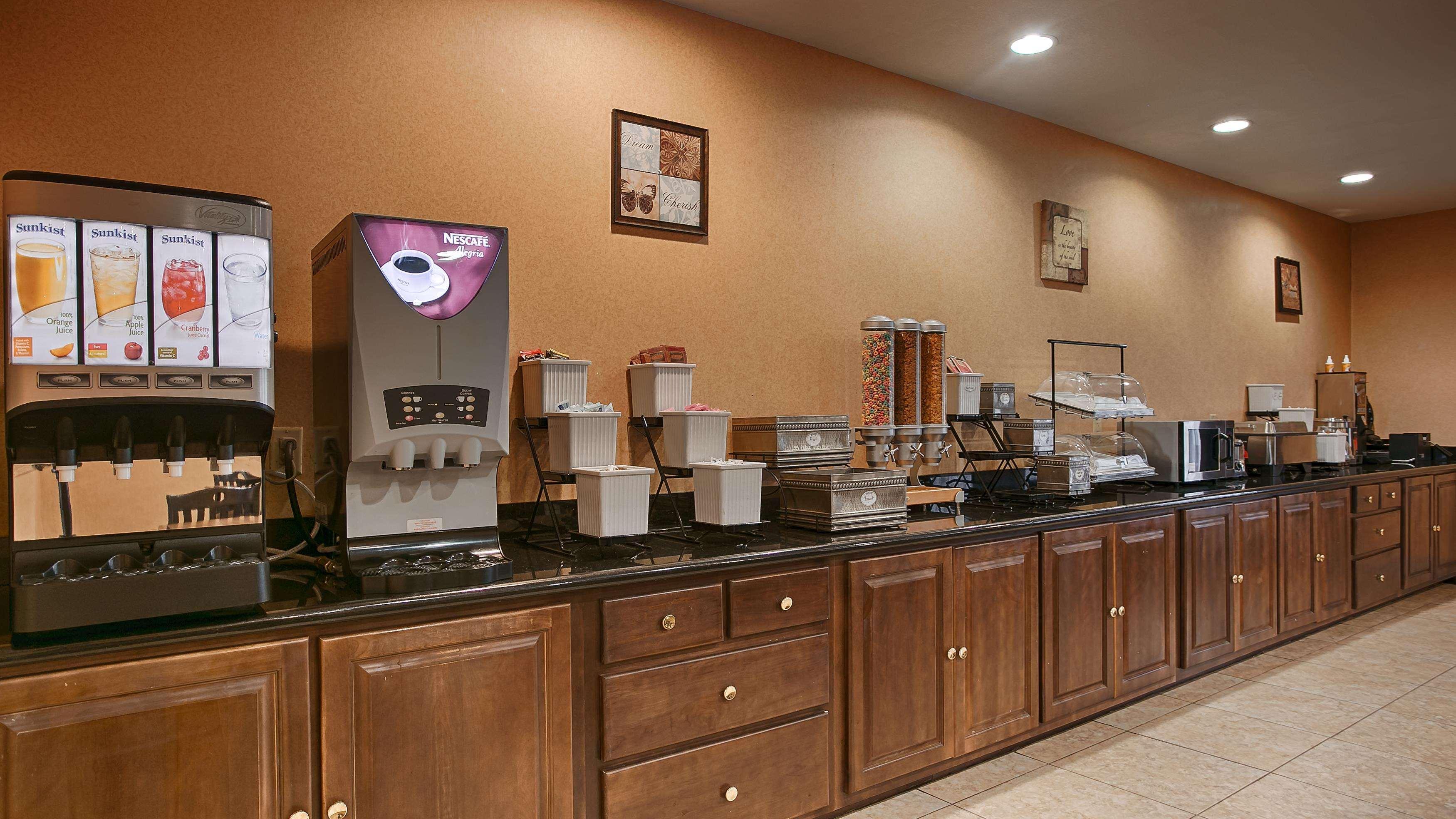 Best Western Bastrop Pines Inn Экстерьер фото