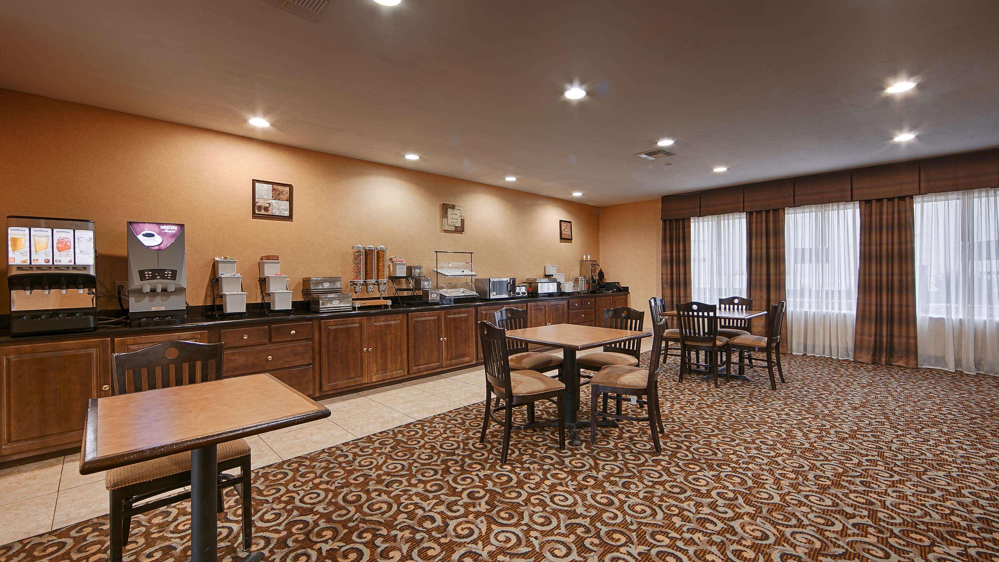 Best Western Bastrop Pines Inn Экстерьер фото