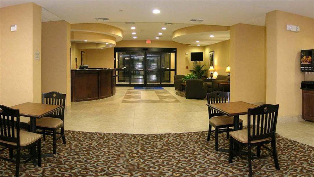 Best Western Bastrop Pines Inn Экстерьер фото