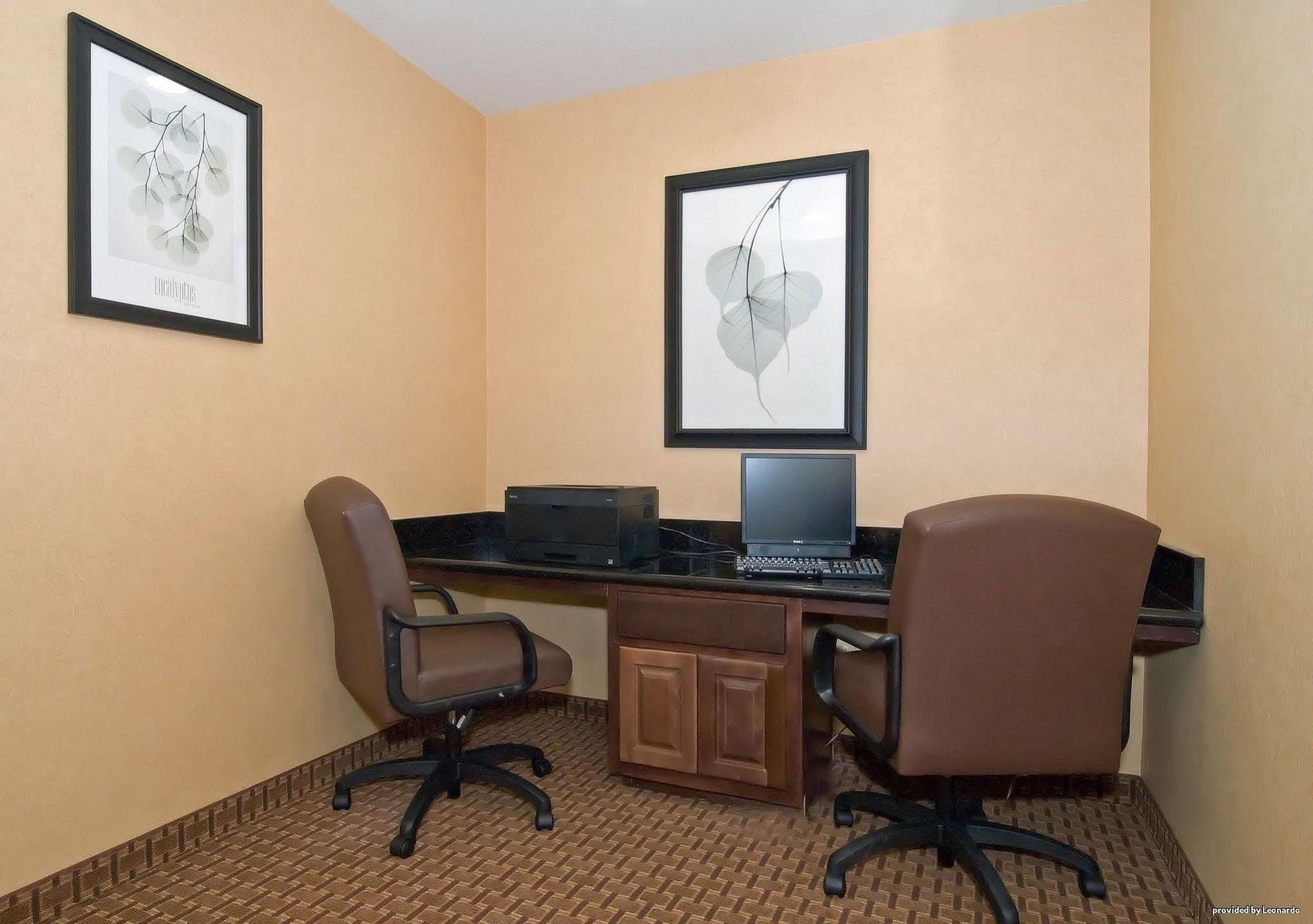 Best Western Bastrop Pines Inn Экстерьер фото